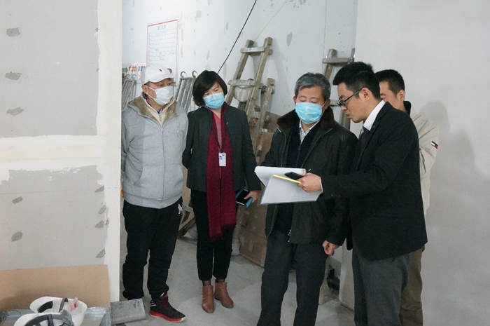 李总裁 施工现场视察.jpg